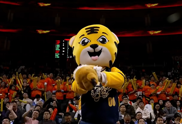 广东客场迎战广厦双核缺席布朗复出战力悬殊