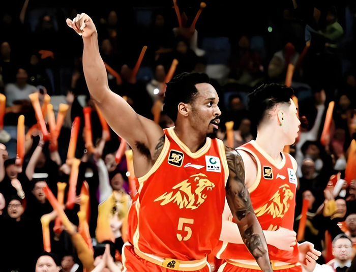 广东客场迎战广厦双核缺席布朗复出战力悬殊