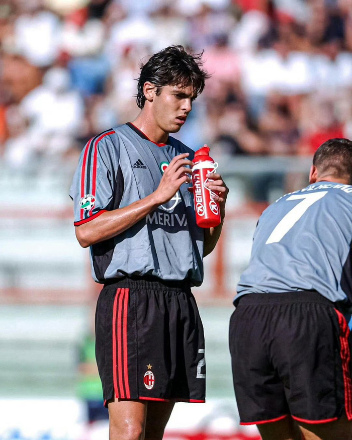 米兰传奇卡卡生日快乐 球迷祝福声不断