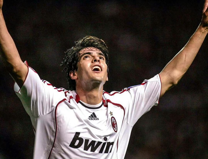 米兰传奇卡卡生日快乐 球迷祝福声不断